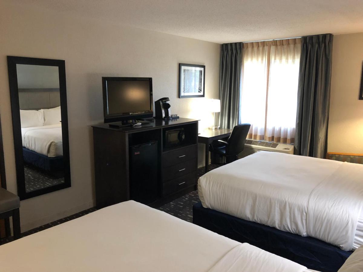 Country & By Radisson, Auburn, In Hotel Auburn